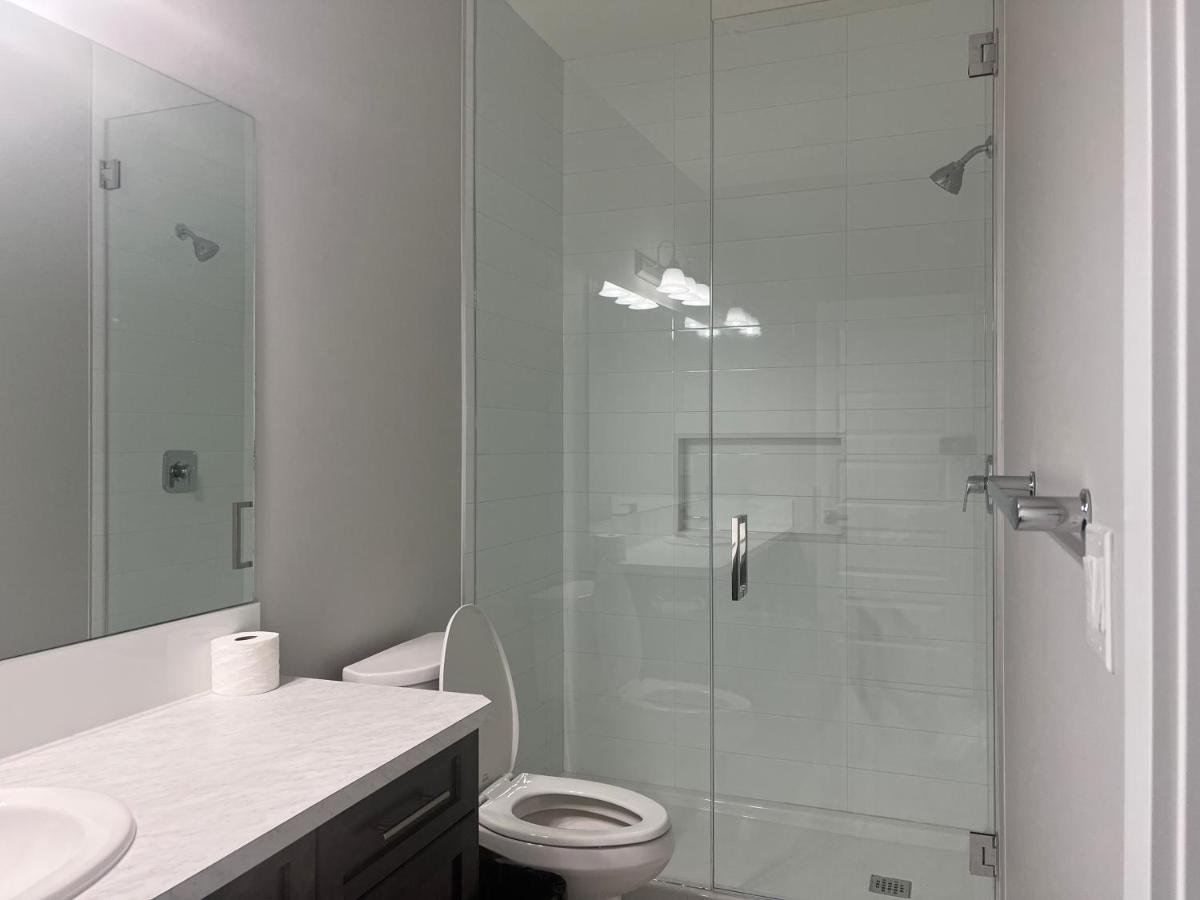 Flowealth Property Luxury Villa Near Lake Netflix Tv Wifi 卡加利 外观 照片