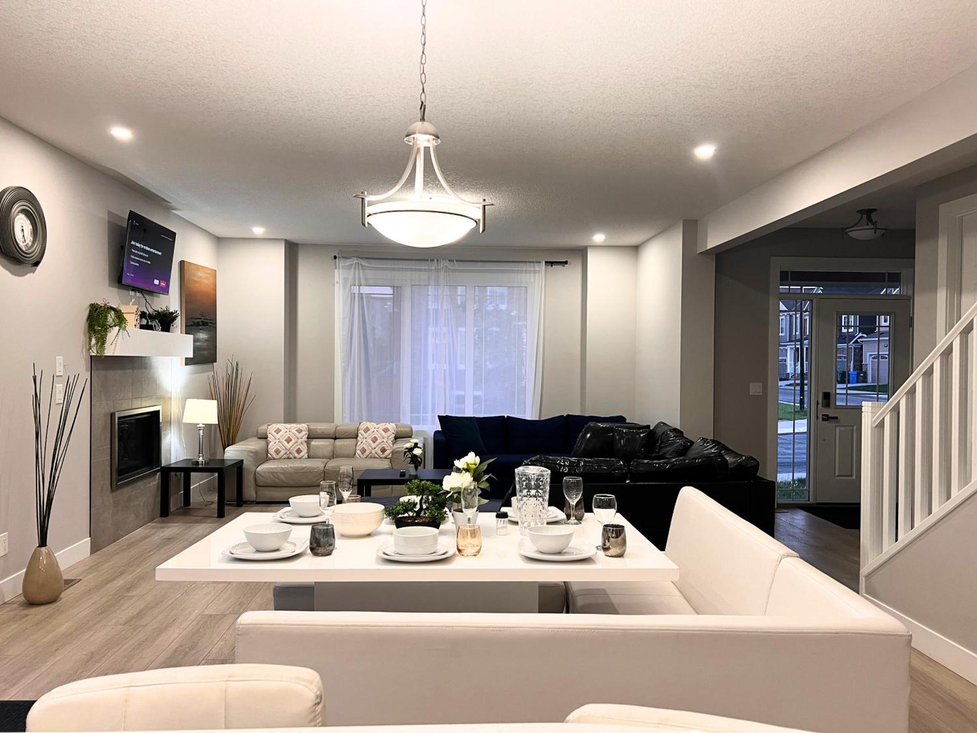 Flowealth Property Luxury Villa Near Lake Netflix Tv Wifi 卡加利 外观 照片