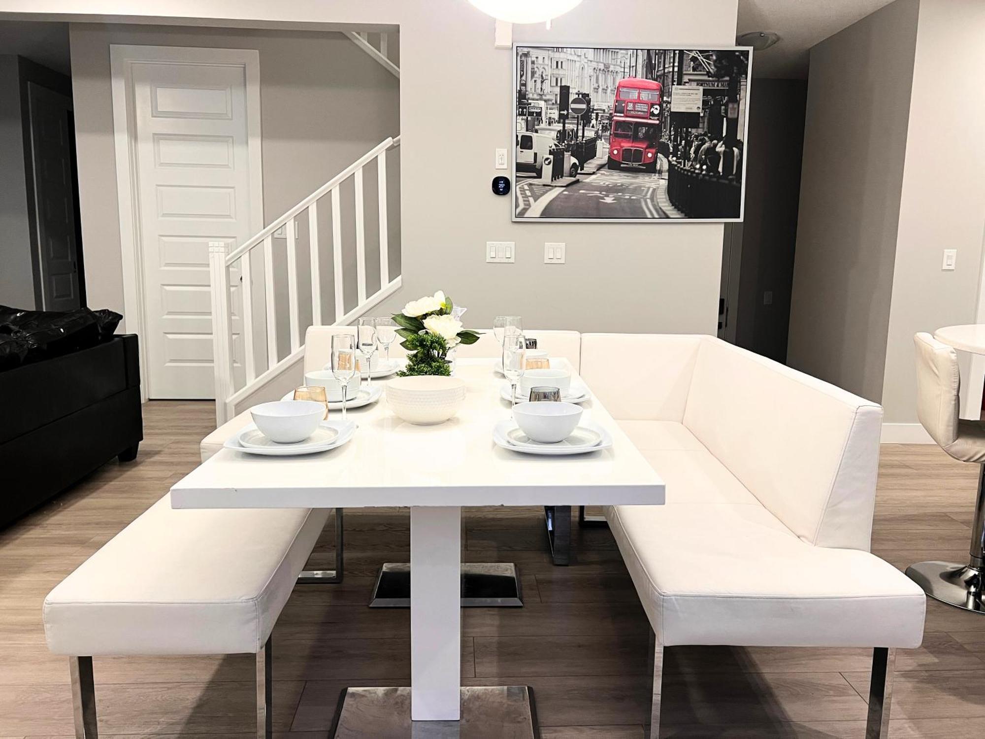 Flowealth Property Luxury Villa Near Lake Netflix Tv Wifi 卡加利 外观 照片