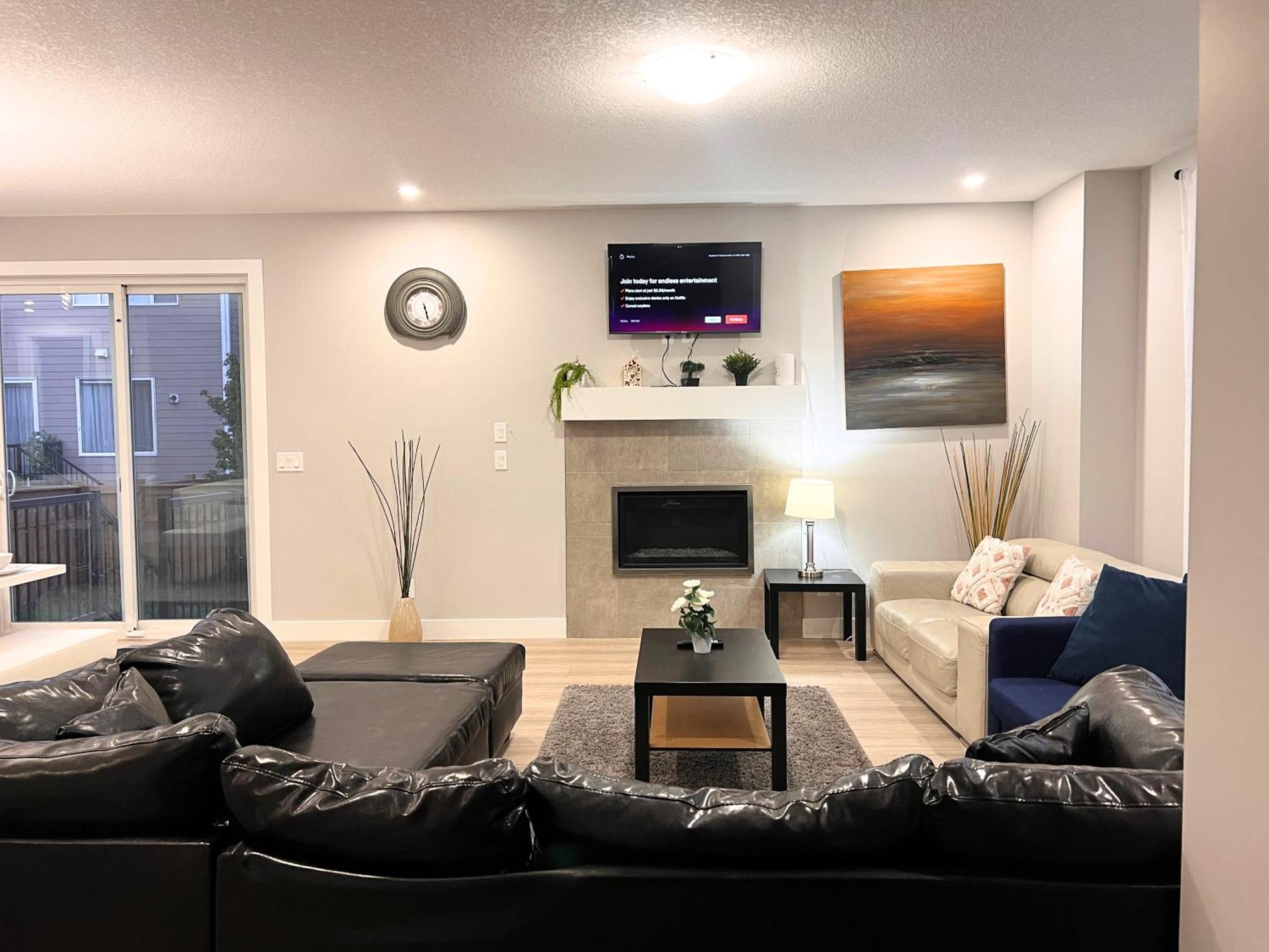 Flowealth Property Luxury Villa Near Lake Netflix Tv Wifi 卡加利 外观 照片